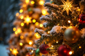Idee regalo di Natale 2025 con offerte e codici sconto per bambini, adulti e famiglie